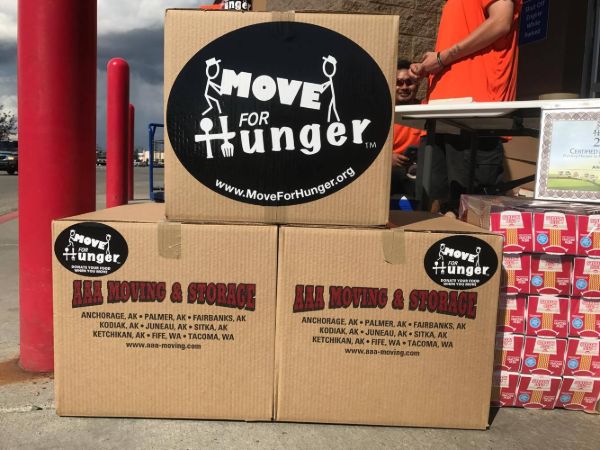 AAAMovingAndStorage_ChristmasInJuluFoodDrive2017-Allied (4).jpg
