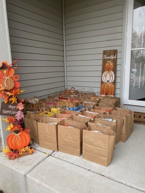Sirva Front Porch Food Drive 2021-SarahRutherford1 (1).jpg